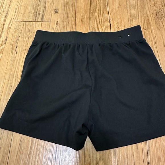 Like New Classic Black Women's Shorts sz medium - Picture 3 of 4